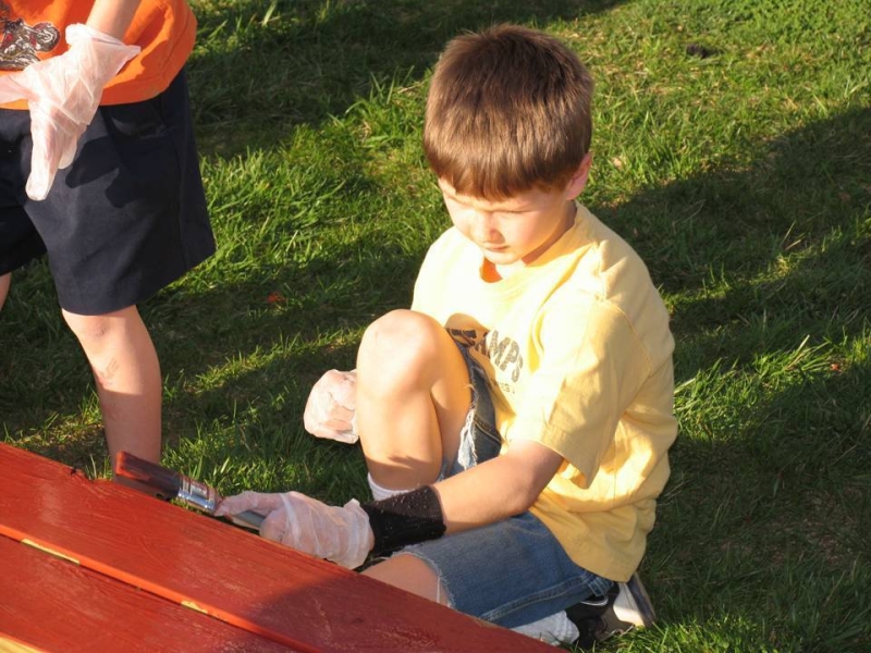 2008-06-PaintPicnicTables-003.jpg