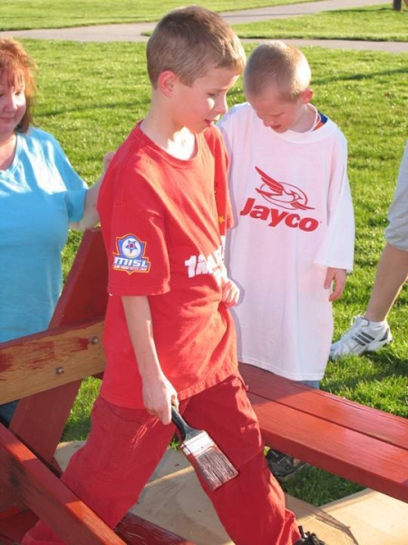 2008-06-PaintPicnicTables-008.jpg