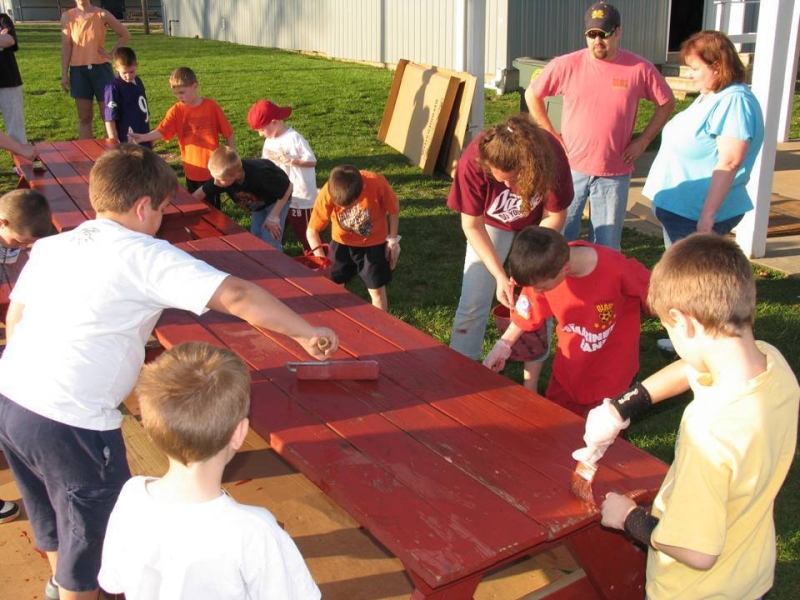 2008-06-PaintPicnicTables-009.jpg