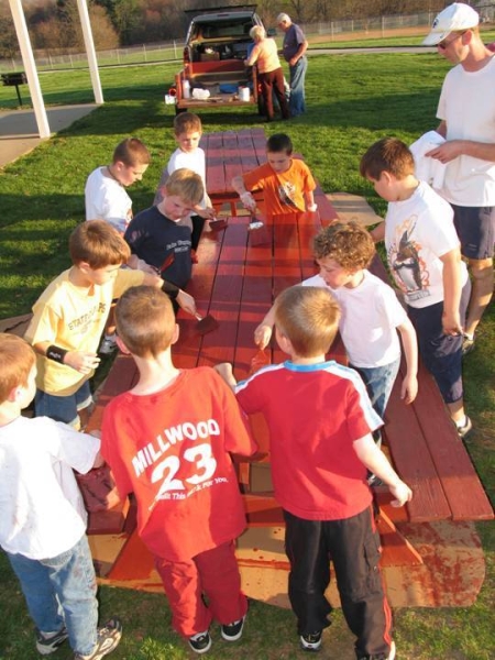 2008-06-PaintPicnicTables-010.jpg