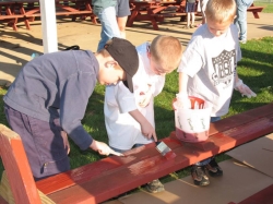 2008-06-PaintPicnicTables-001.jpg