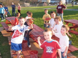 2008-06-PaintPicnicTables-002.jpg