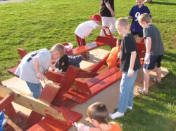 2008-06-PaintPicnicTables-004.jpg