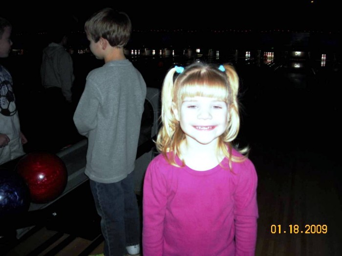 2009-GlowBowling-00003.jpg