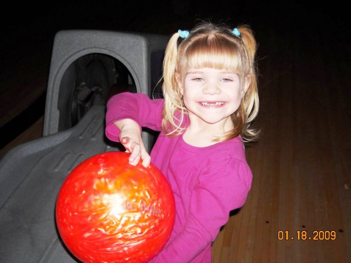 2009-GlowBowling-00005.jpg
