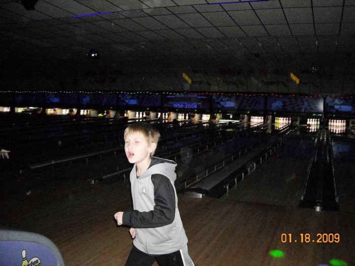 2009-GlowBowling-00010.jpg
