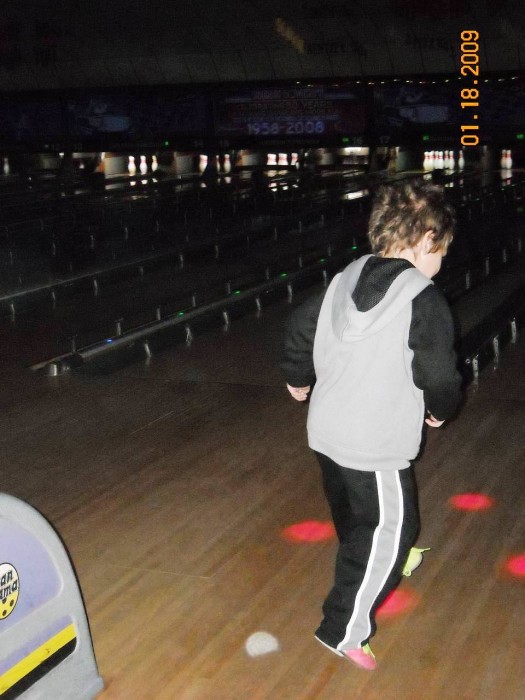 2009-GlowBowling-00012.jpg