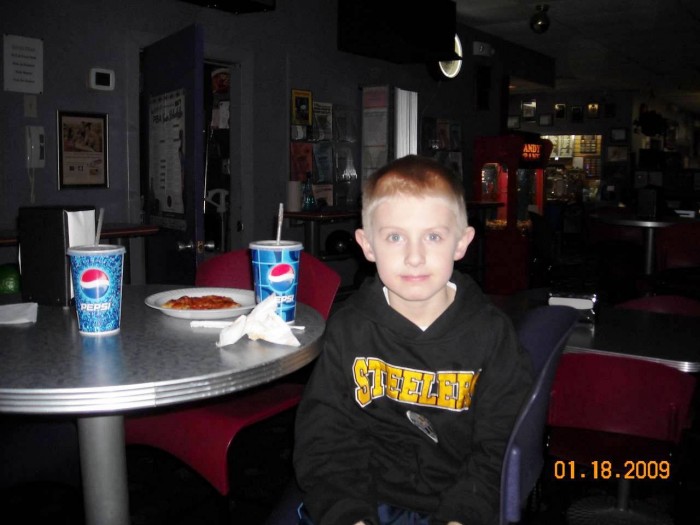 2009-GlowBowling-00014.jpg