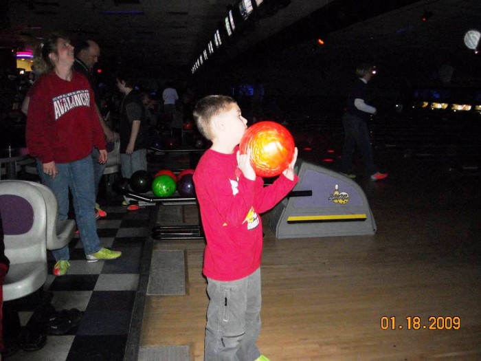 2009-GlowBowling-00016.jpg