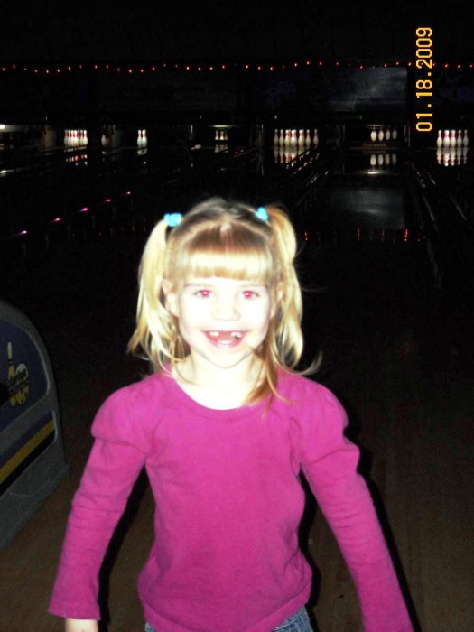 2009-GlowBowling-00020.jpg