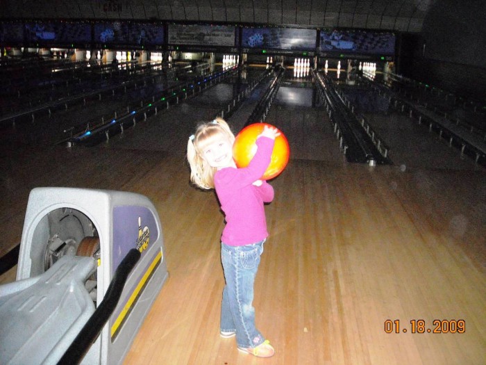 2009-GlowBowling-00023.jpg
