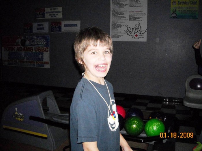 2009-GlowBowling-00024.jpg