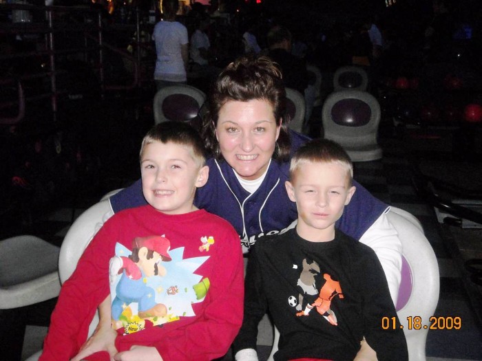 2009-GlowBowling-00028.jpg