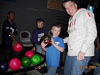 2009-GlowBowling-00007.jpg