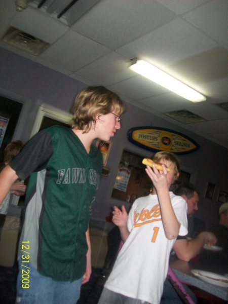 2009-12-BowlingNewYearsDen5-009.jpg