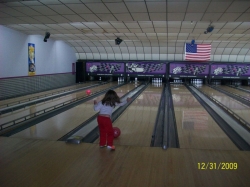 2009-12-BowlingNewYearsDen5-001.jpg