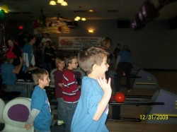 2009-12-BowlingNewYearsDen5-003.jpg