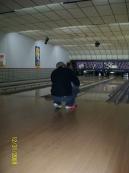 2009-12-BowlingNewYearsDen5-011.jpg