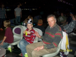 2009-12-BowlingNewYearsDen5-022.jpg